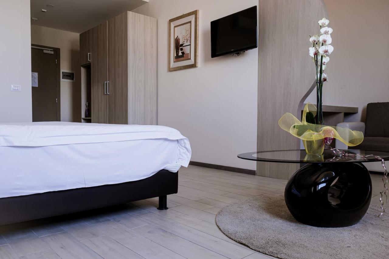 ססטו סן ג'ובני Queen Hotel מראה חיצוני תמונה